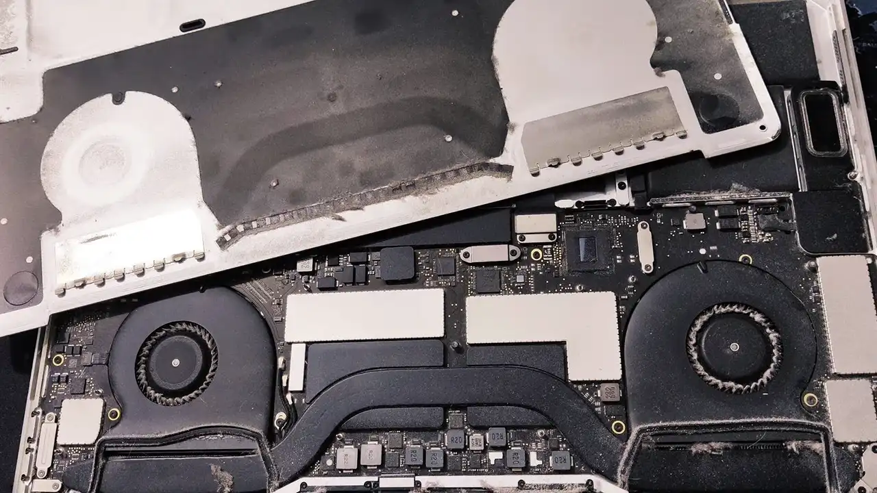 Reparație MacBook la nivel de componentă